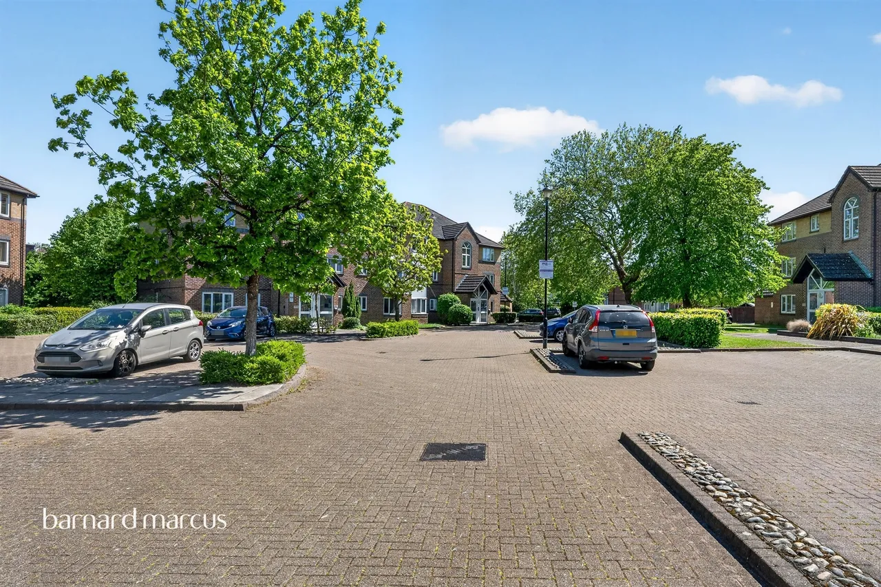 Cotswold Way, Worcester Park, photo 11