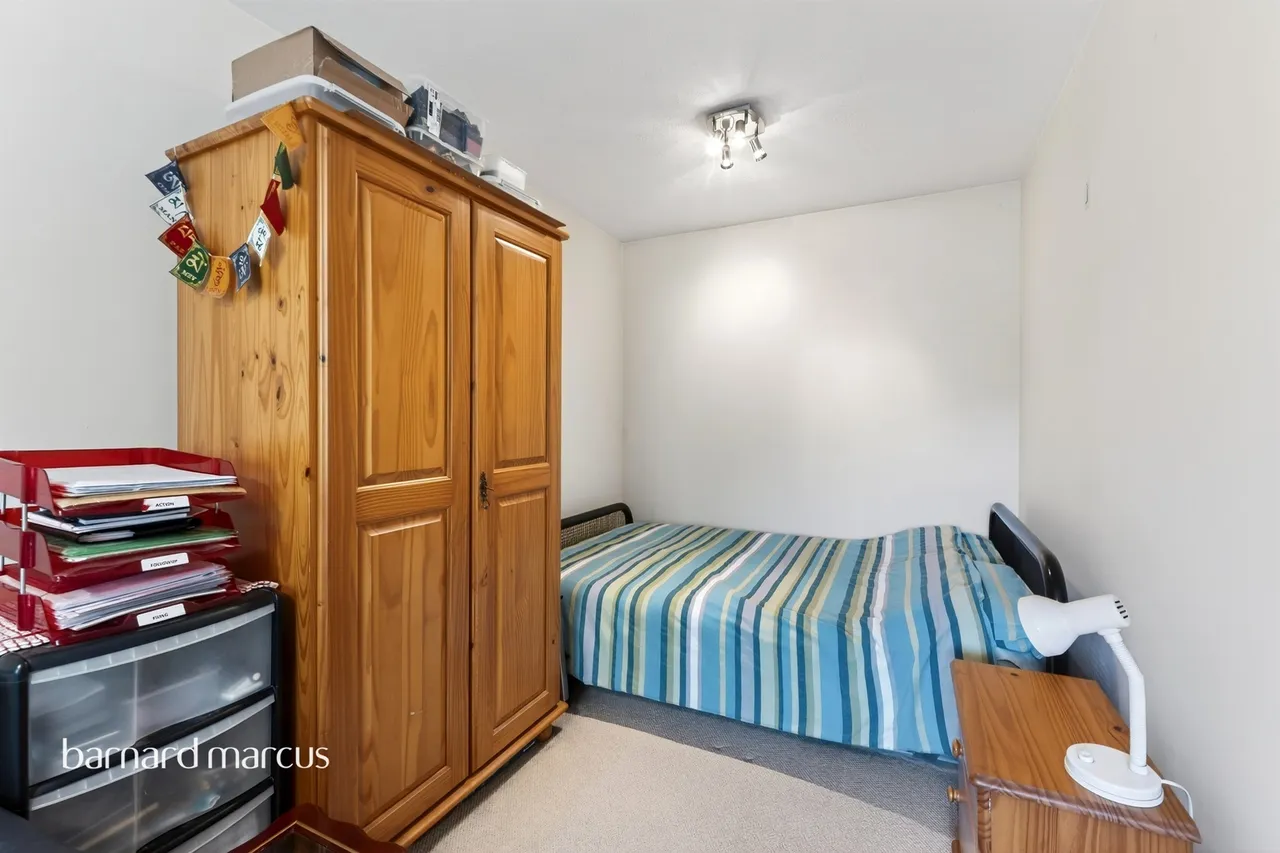 Cotswold Way, Worcester Park, photo 9