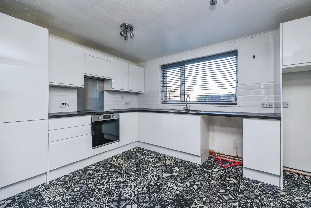 Manor Farm Lane, Clifton, Nottingham, NG11, photo 2