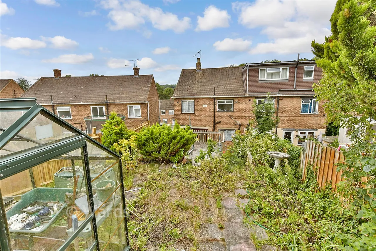 Carnation Road, Strood, ME2, photo 2