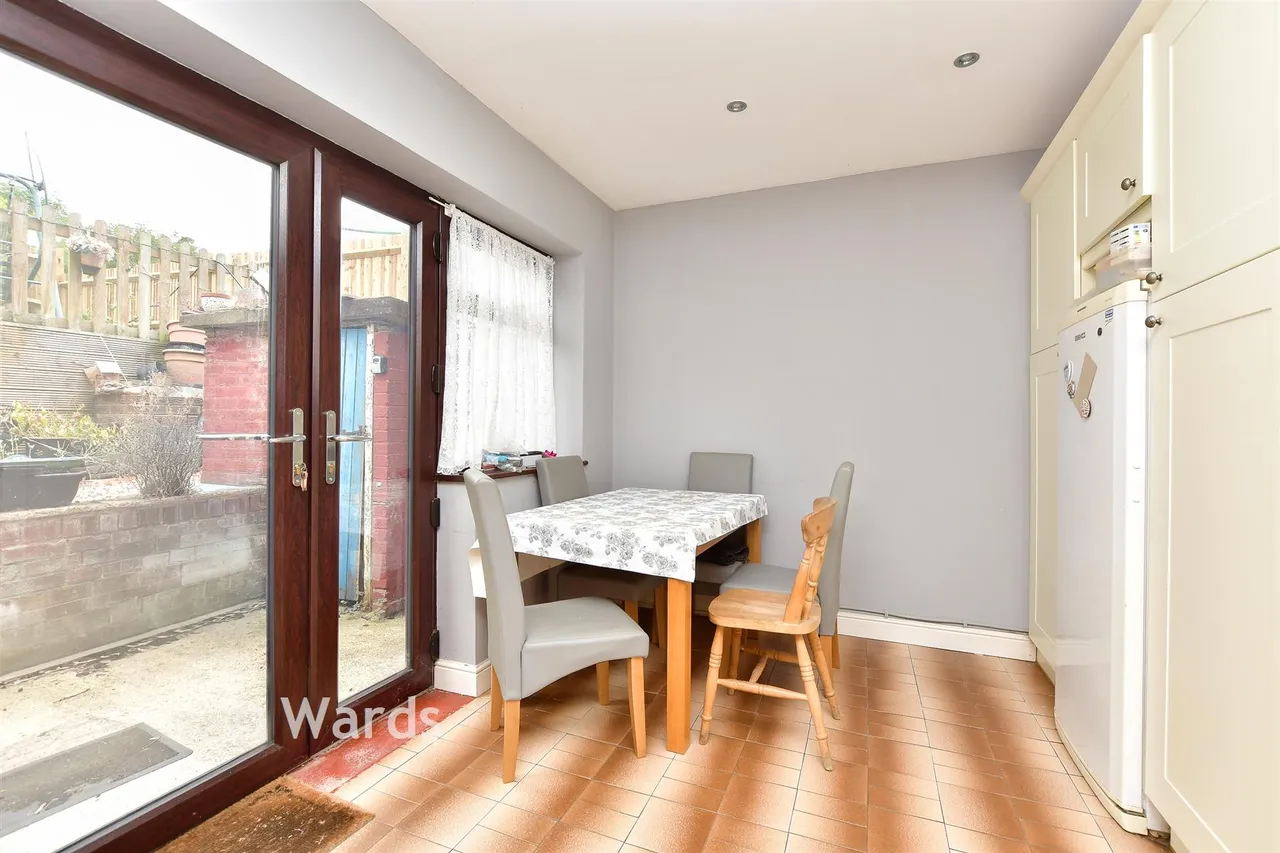 Carnation Road, Strood, ME2, photo 8