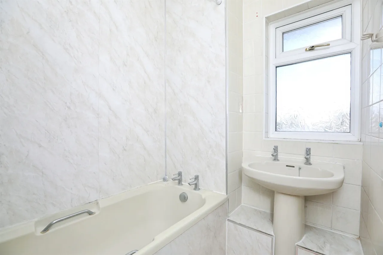 Regis Crescent, Sittingbourne, ME10, photo 17