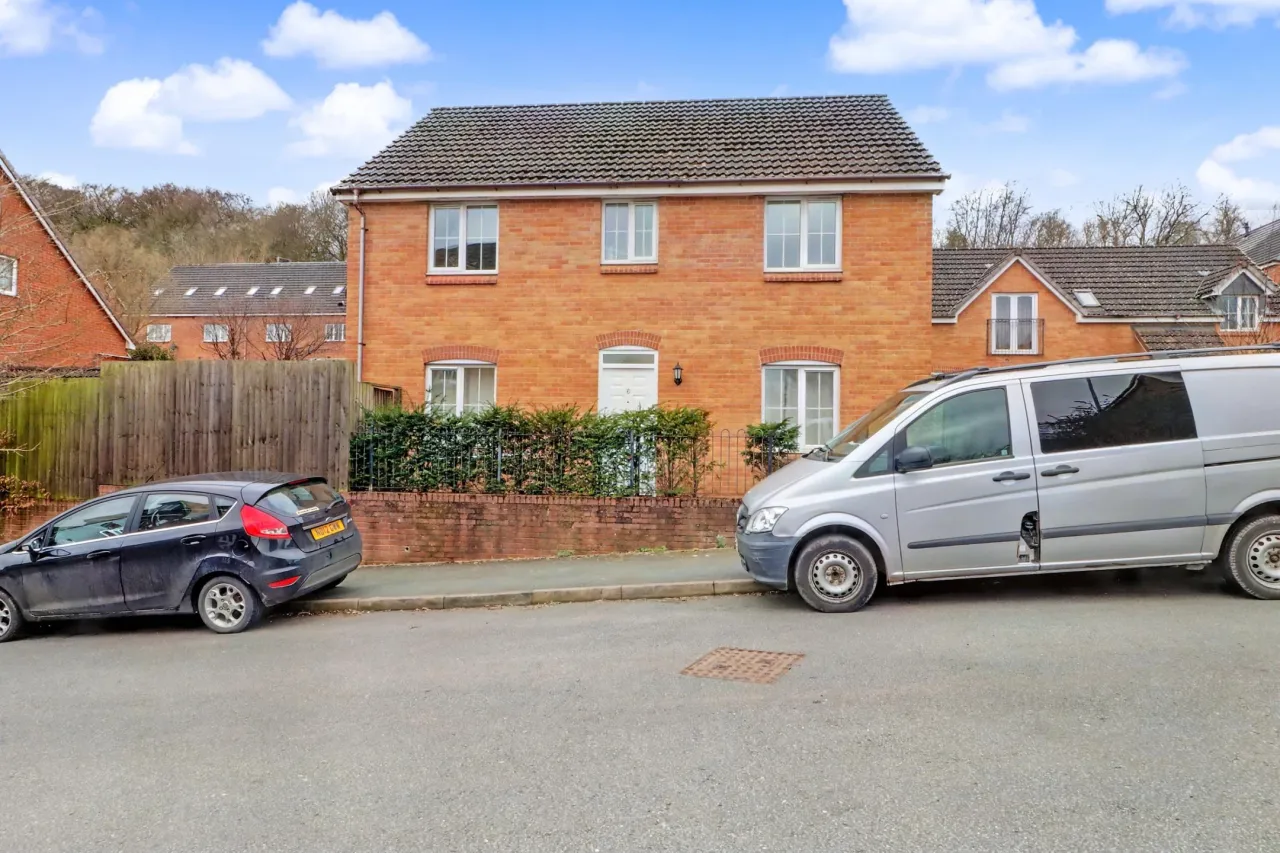 4 bed property to rent, Chervil Close, Newcastle