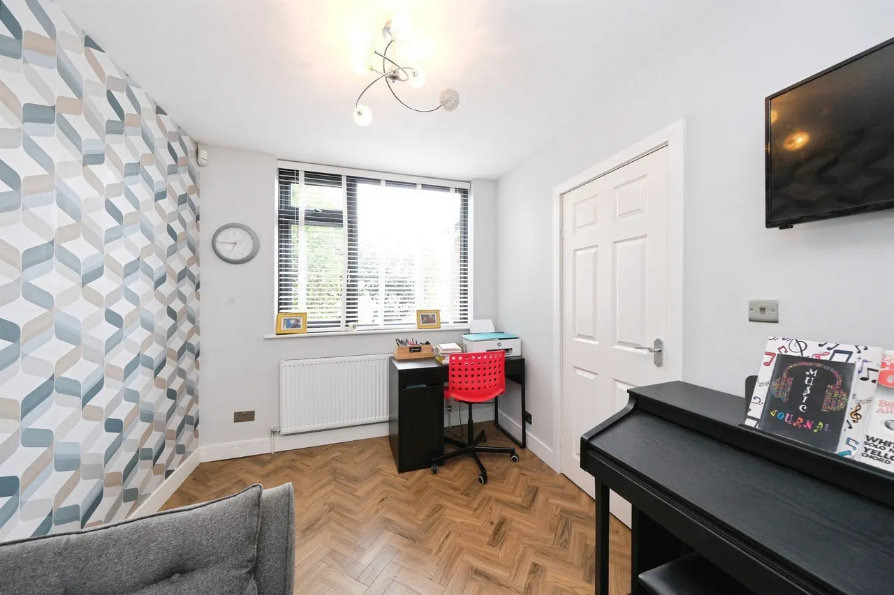 Caldey Road, Dronfield, photo 8