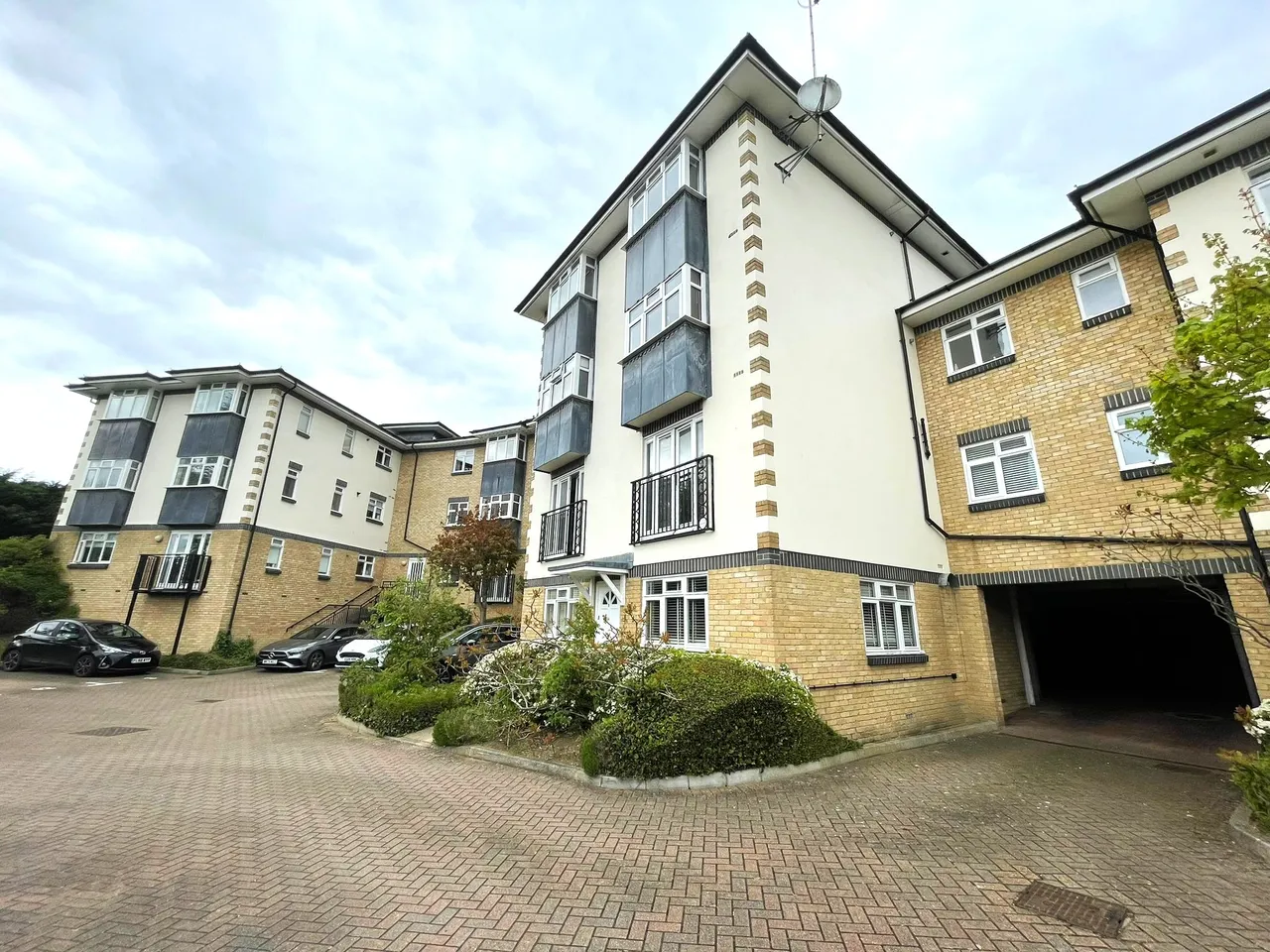 2 bed flat to rent — Morello Gardens, Stevenage Road, Hitchin, SG4
