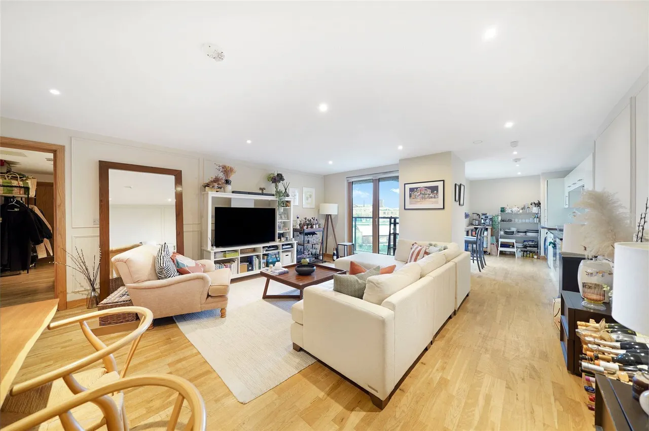 2 bed flat for sale — Wick Lane, London, E3