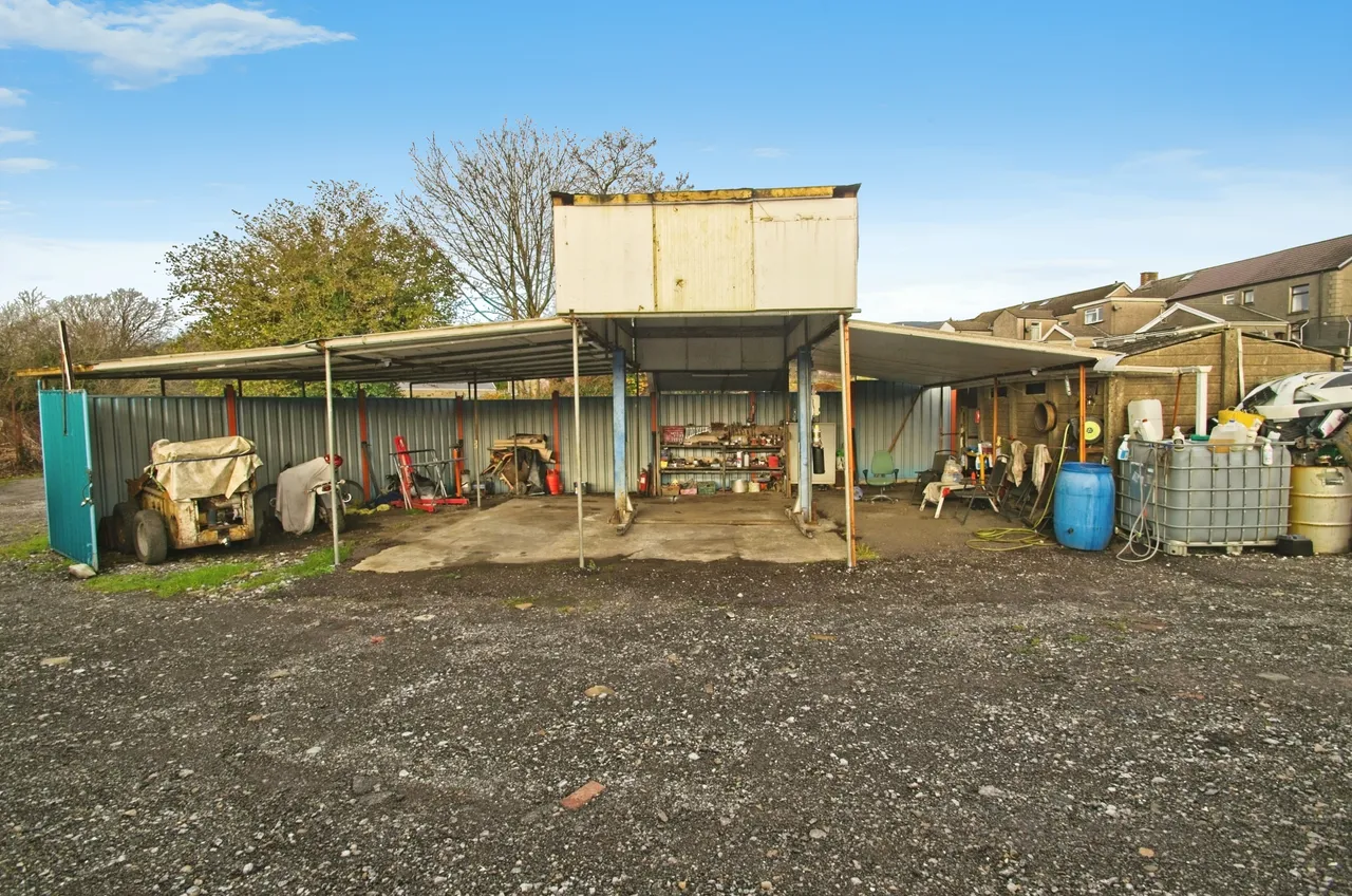 Bridgend Road, Maesteg, CF34, photo 4