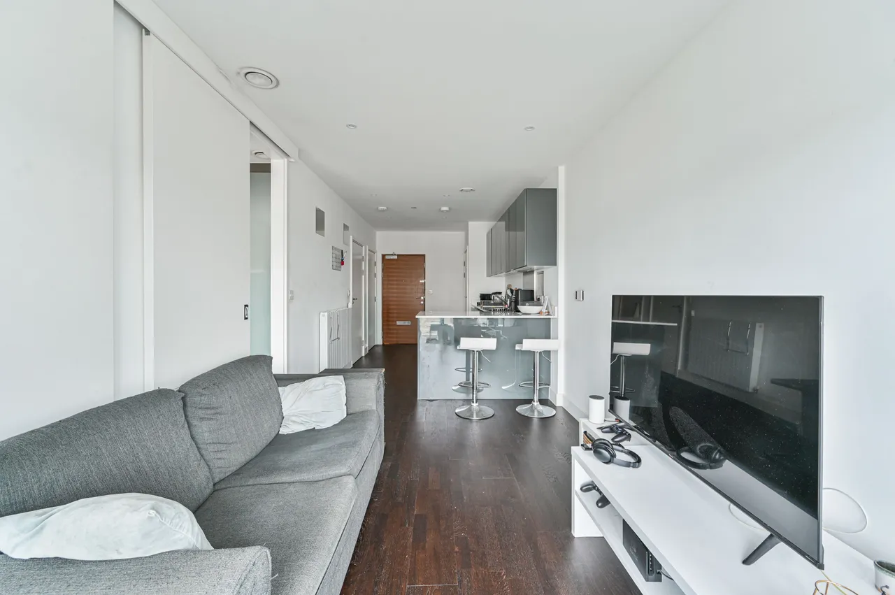 Flat 96, Duncombe House, 15 Victory Parade, London, photo 5