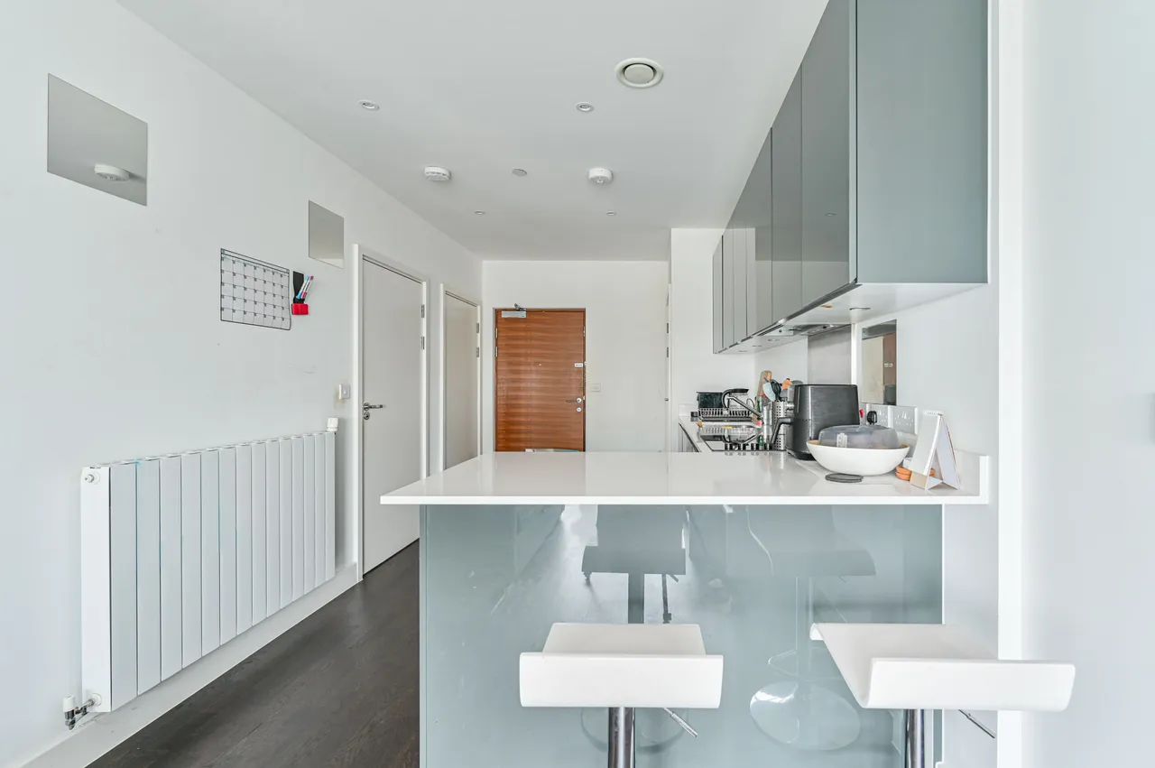 Flat 96, Duncombe House, 15 Victory Parade, London, photo 6