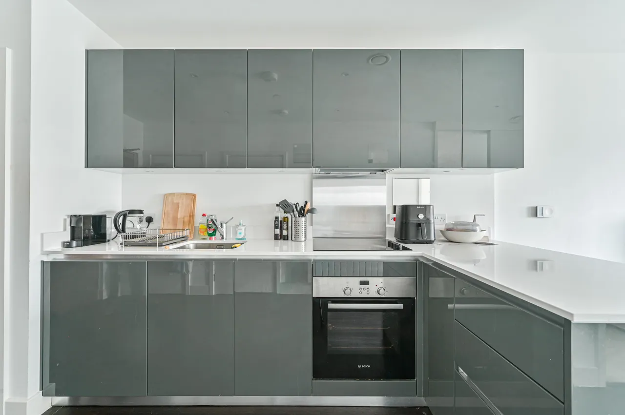 Flat 96, Duncombe House, 15 Victory Parade, London, photo 7