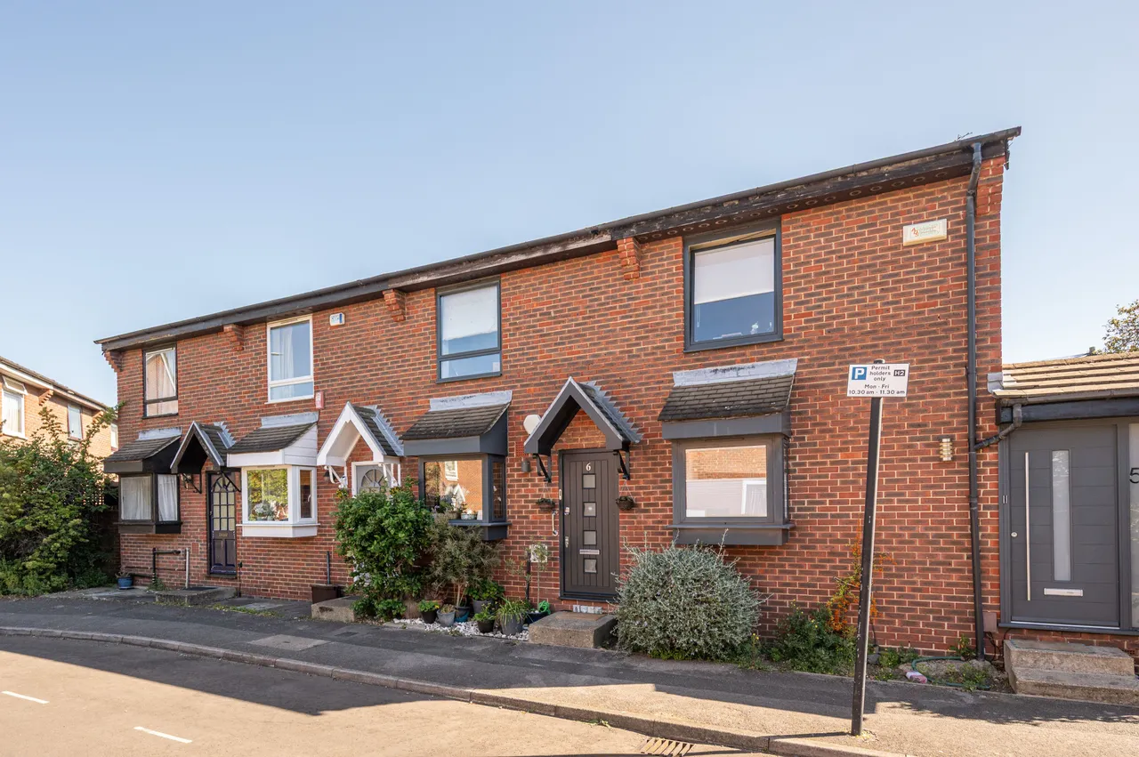2 bed house for sale, London, SW12