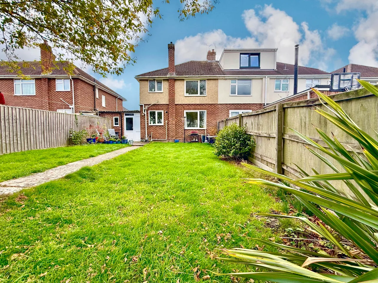 3 bed house for sale — Farleigh Crescent, Swindon, Wiltshire, SN3 1JY