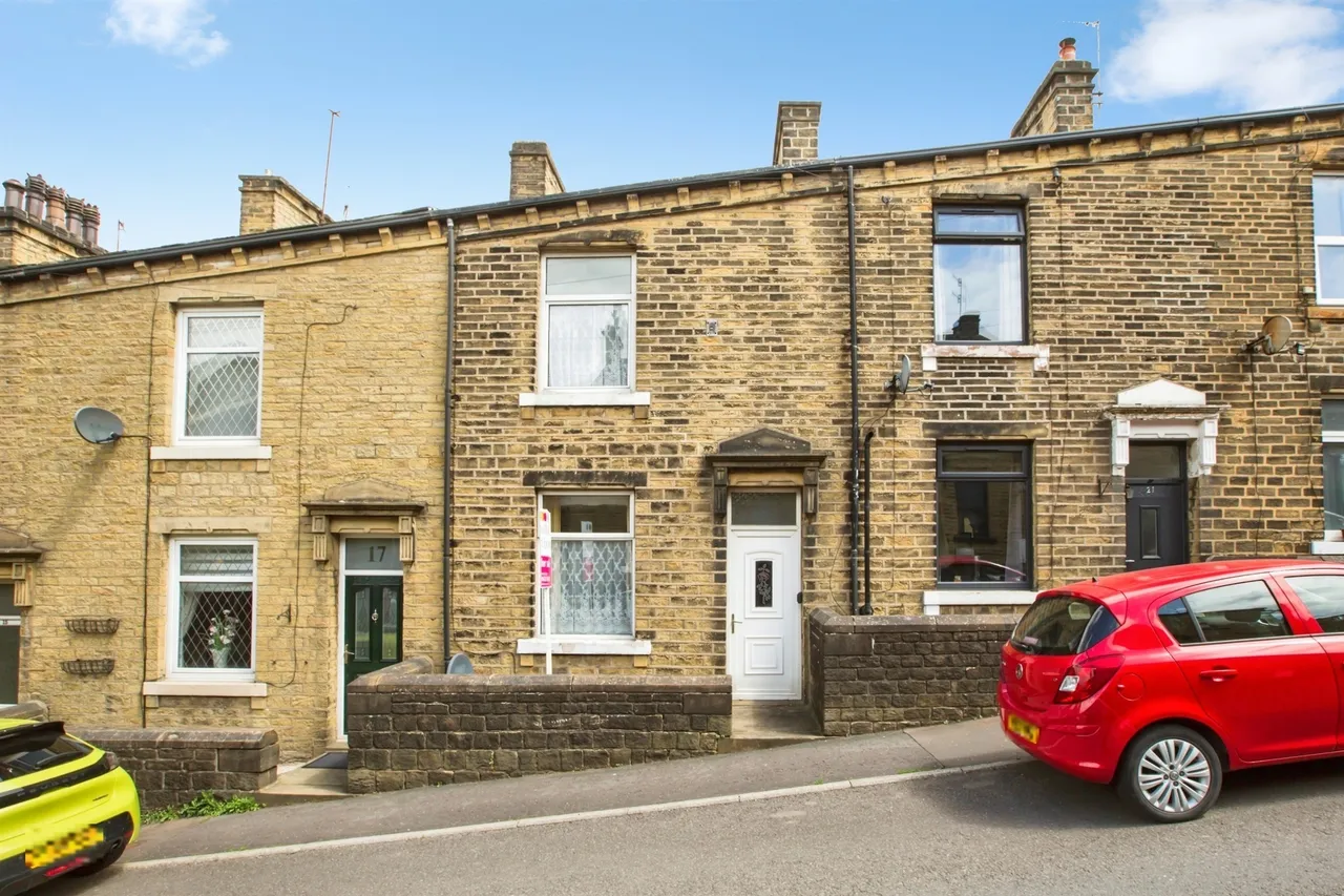 2 bed house for sale — Queen Street, Greetland, Halifax