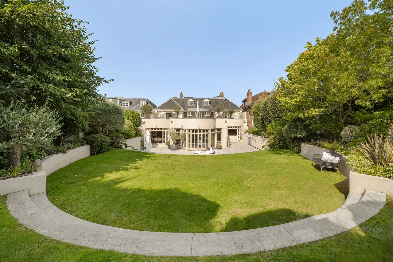 Roehampton Gate, Roehampton, London, photo 3