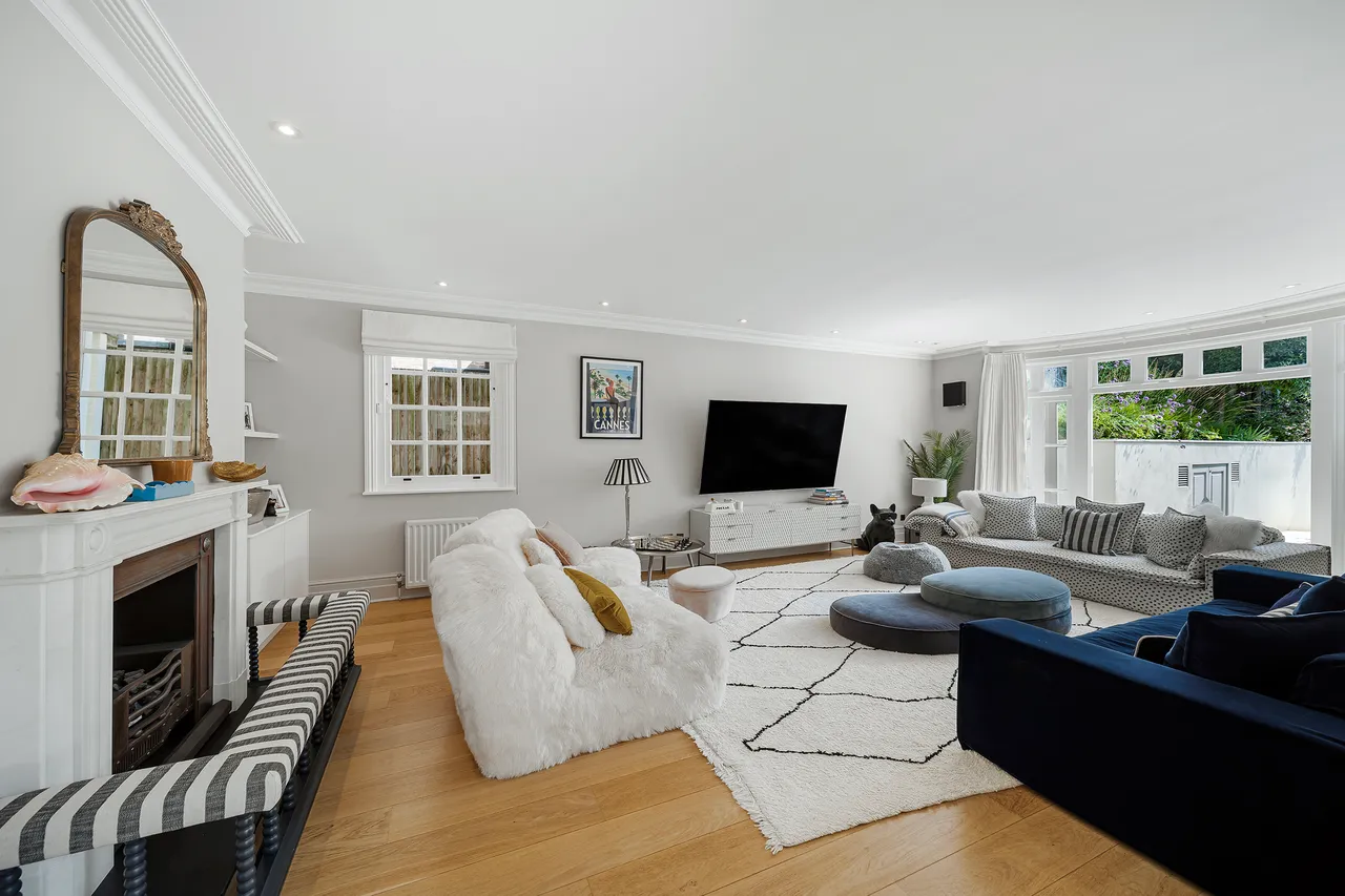 Roehampton Gate, Roehampton, London, photo 6