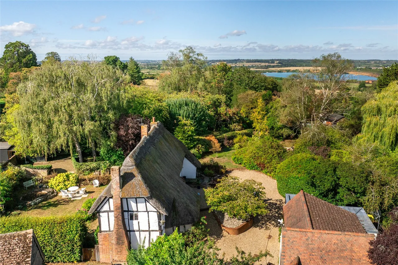 4 bed property for sale, Hilltop Farm, Little Hill, LU7
