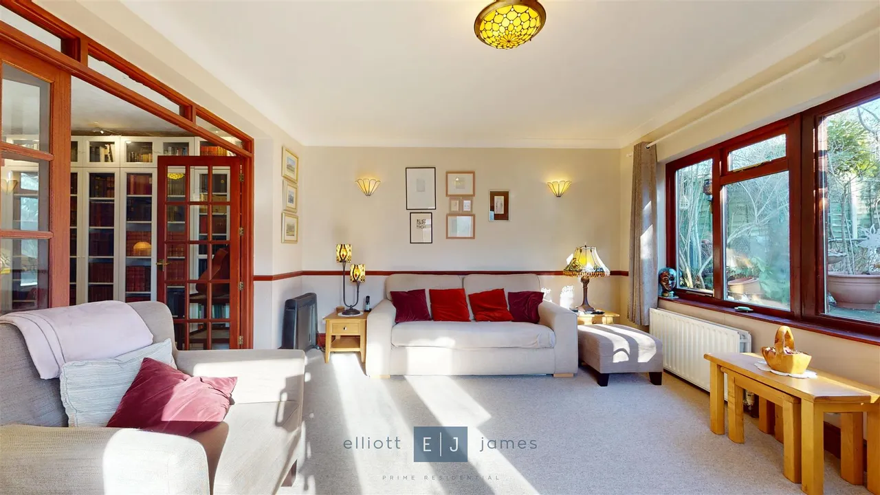 Forest Terrace, High Road, Chigwell, photo 5