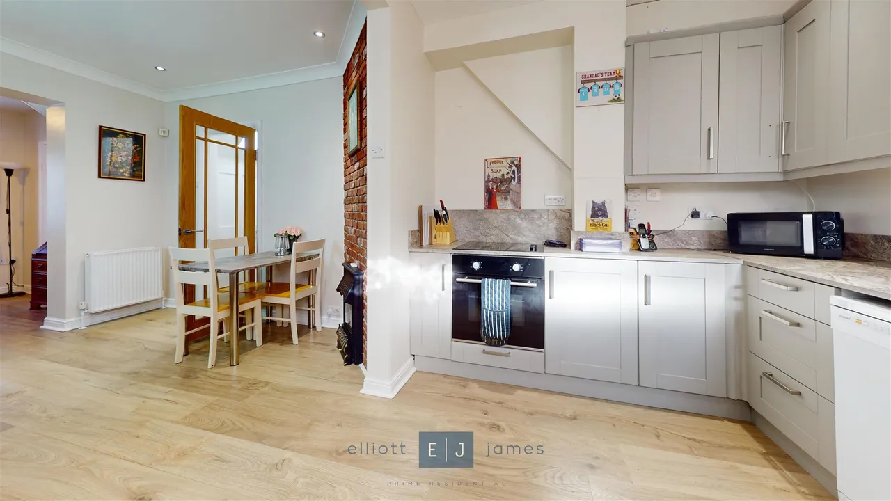 Forest Terrace, High Road, Chigwell, photo 9