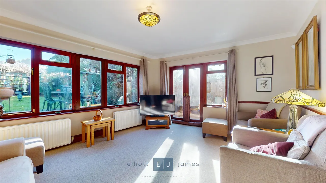Forest Terrace, High Road, Chigwell, photo 3