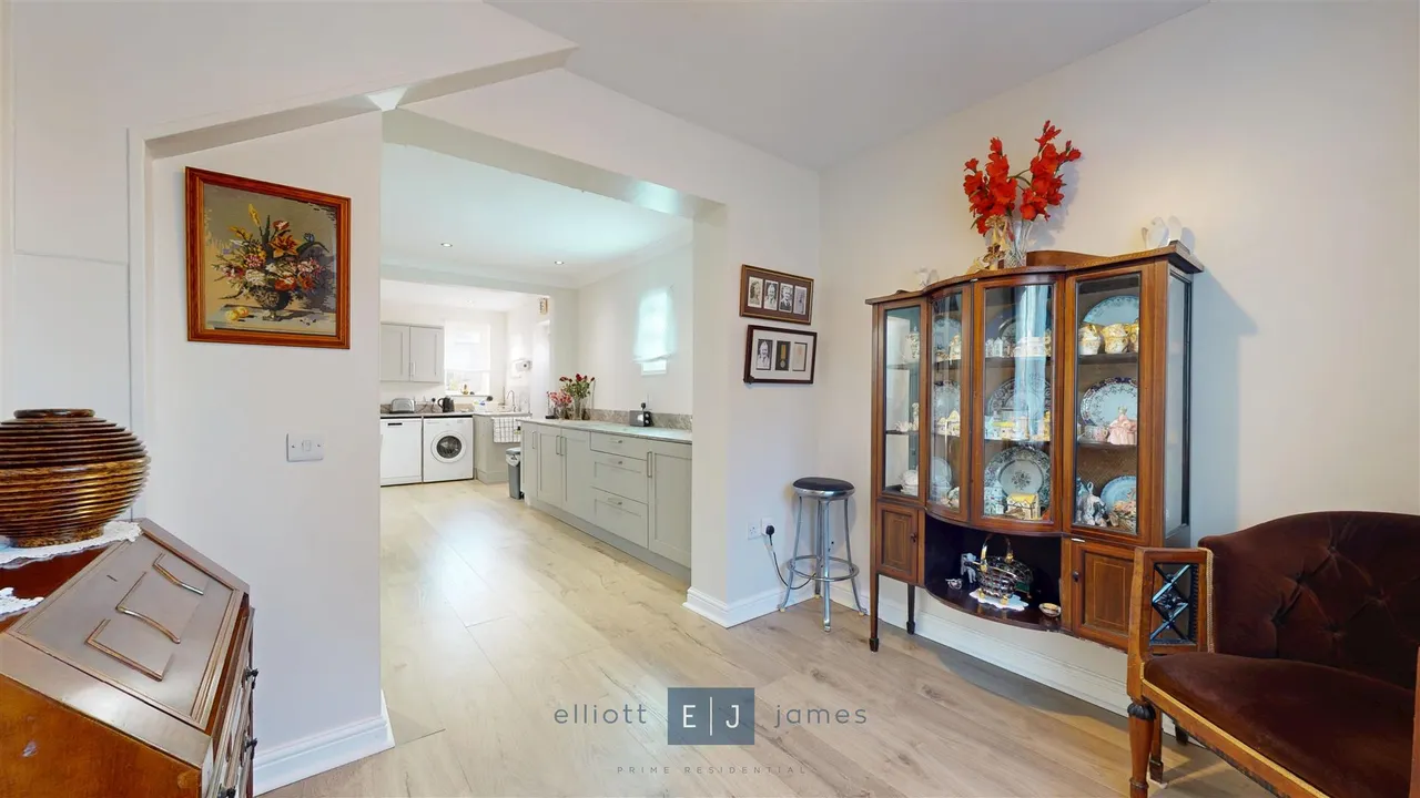 Forest Terrace, High Road, Chigwell, photo 10