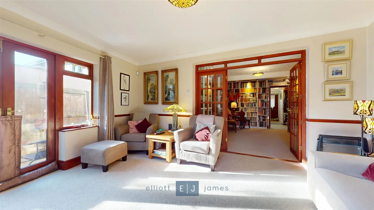 Forest Terrace, High Road, Chigwell, photo 2