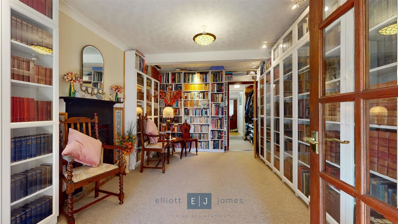 Forest Terrace, High Road, Chigwell, photo 6