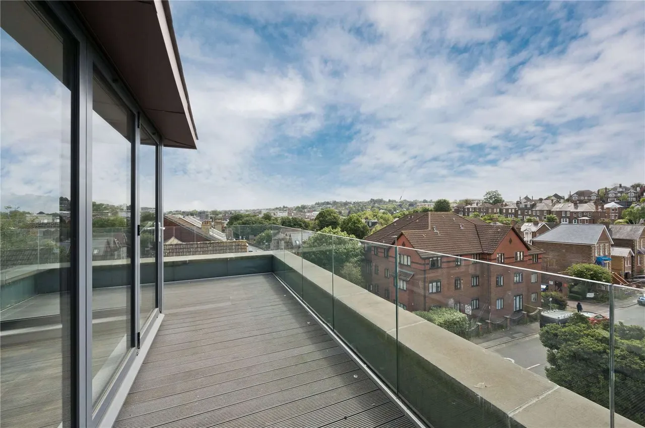 3 bed new development to rent, Denzil Road, Guildford, GU2