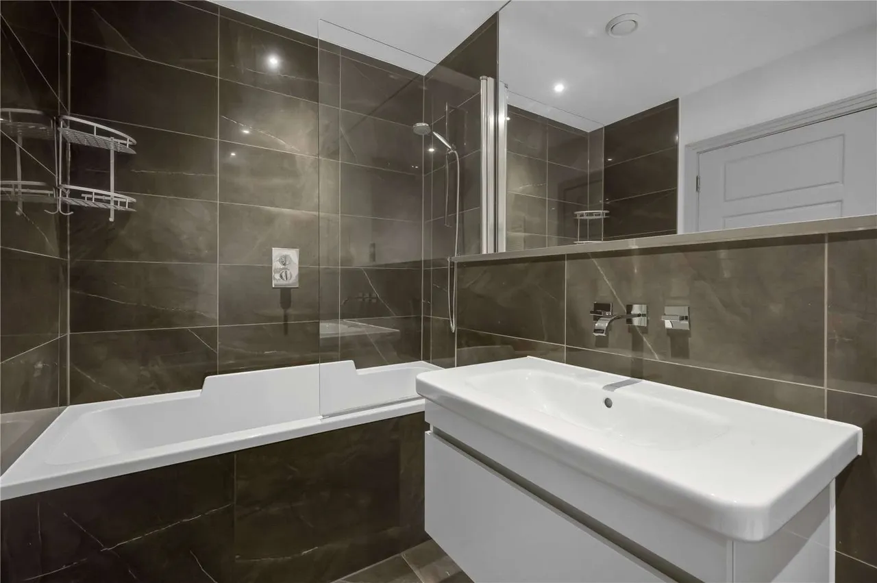 Denzil Road, Guildford, GU2, photo 9