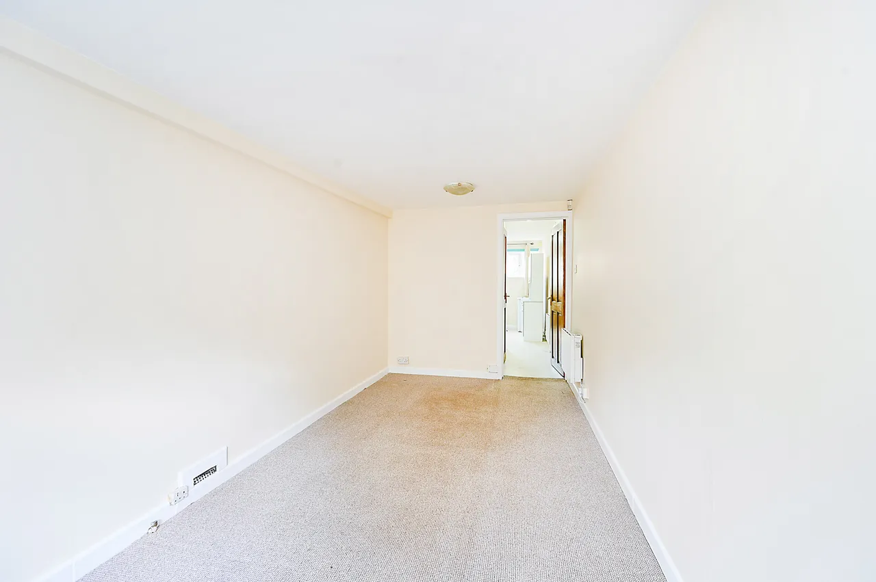 20a Hurst Road, East Molesey, photo 7