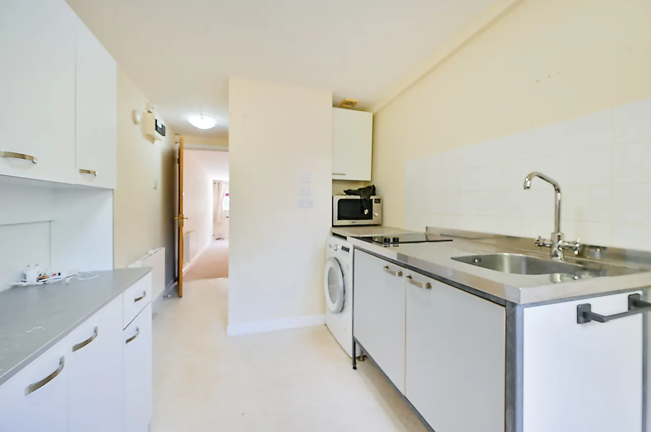 20a Hurst Road, East Molesey, photo 5