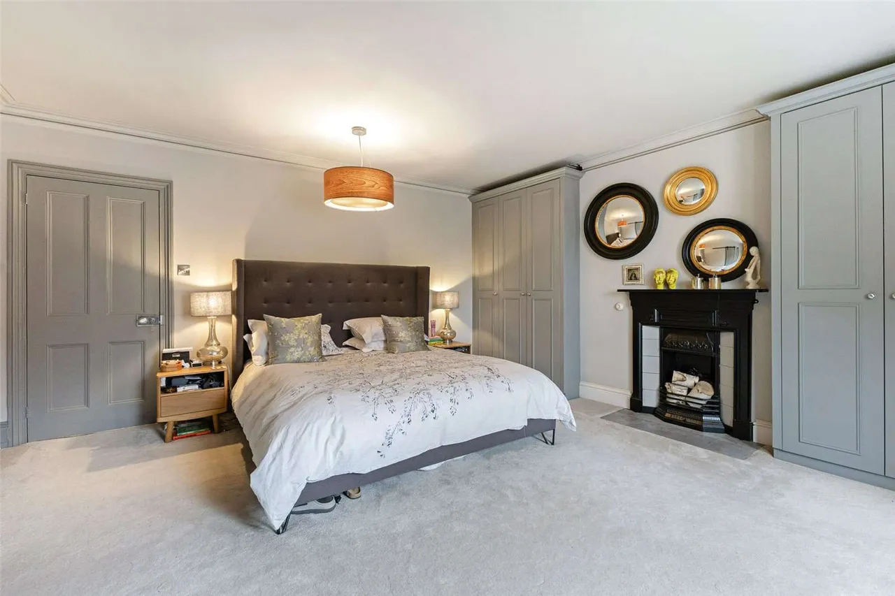 High Street, Datchet, SL3, photo 11