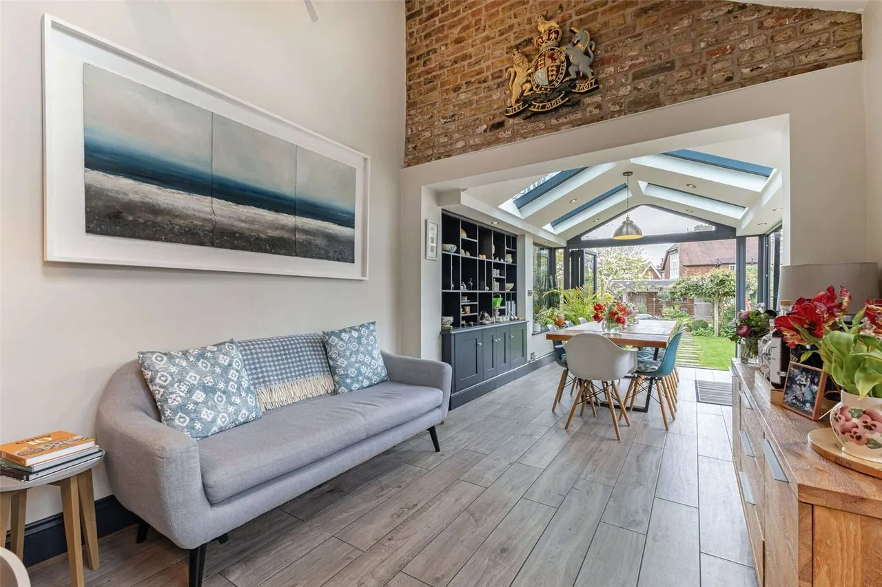 High Street, Datchet, SL3, photo 9