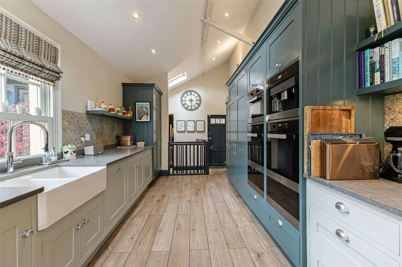 High Street, Datchet, SL3, photo 8