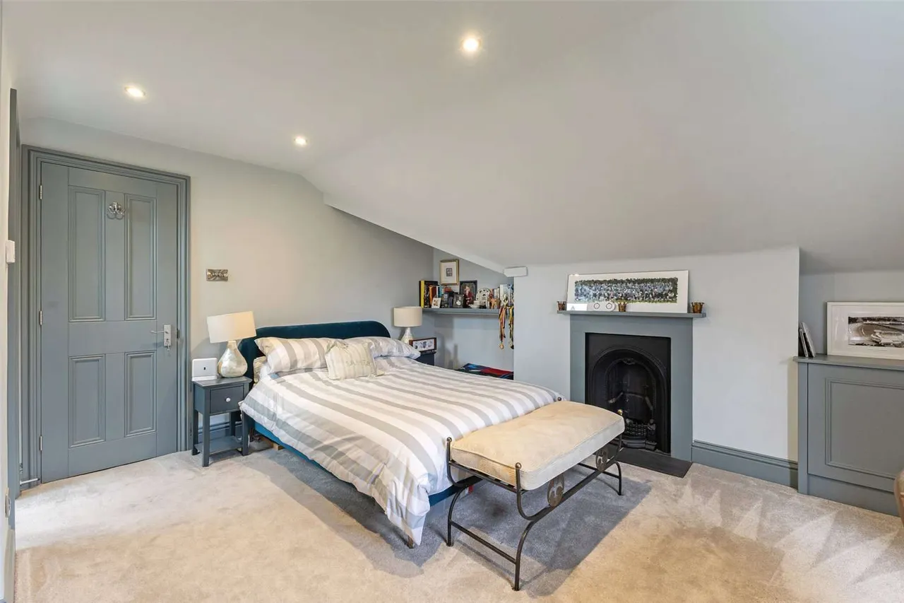 High Street, Datchet, SL3, photo 32