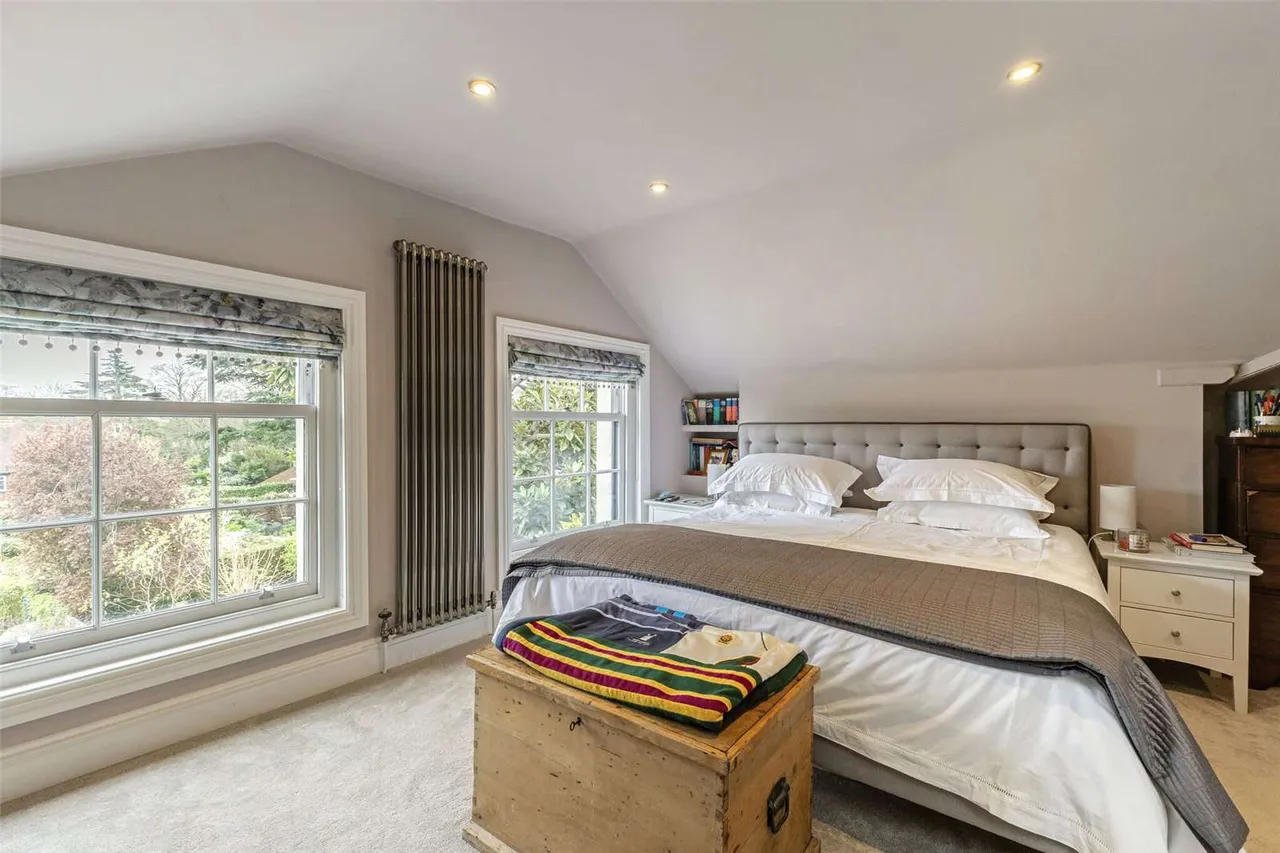 High Street, Datchet, SL3, photo 12