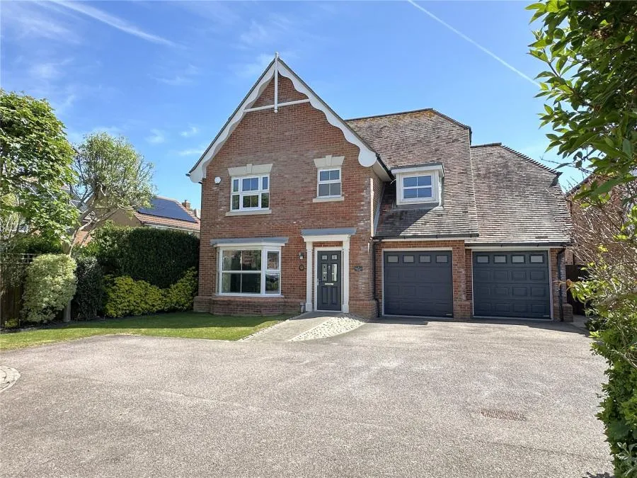 4 bed house for sale, Howland Close, Eastbourne, BN23