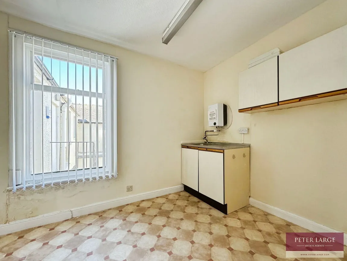 Russell Road, Rhyl, Denbighshire, LL18 3BS, photo 13