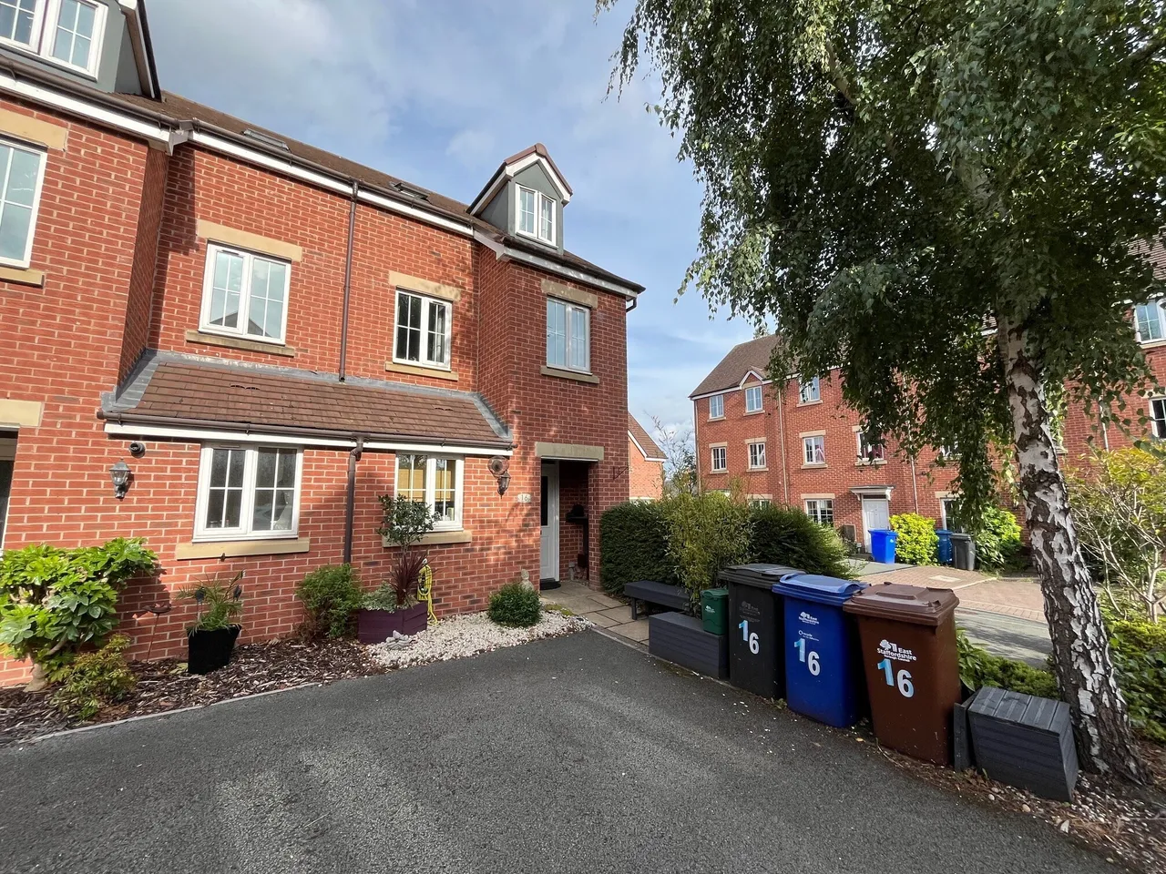 3 bed house to rent — The Limes, Uttoxeter