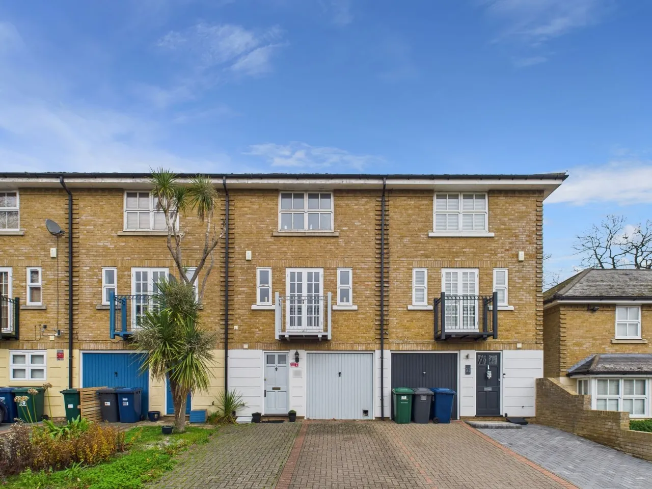 4 bed house for sale, Hampton Close, London, N11