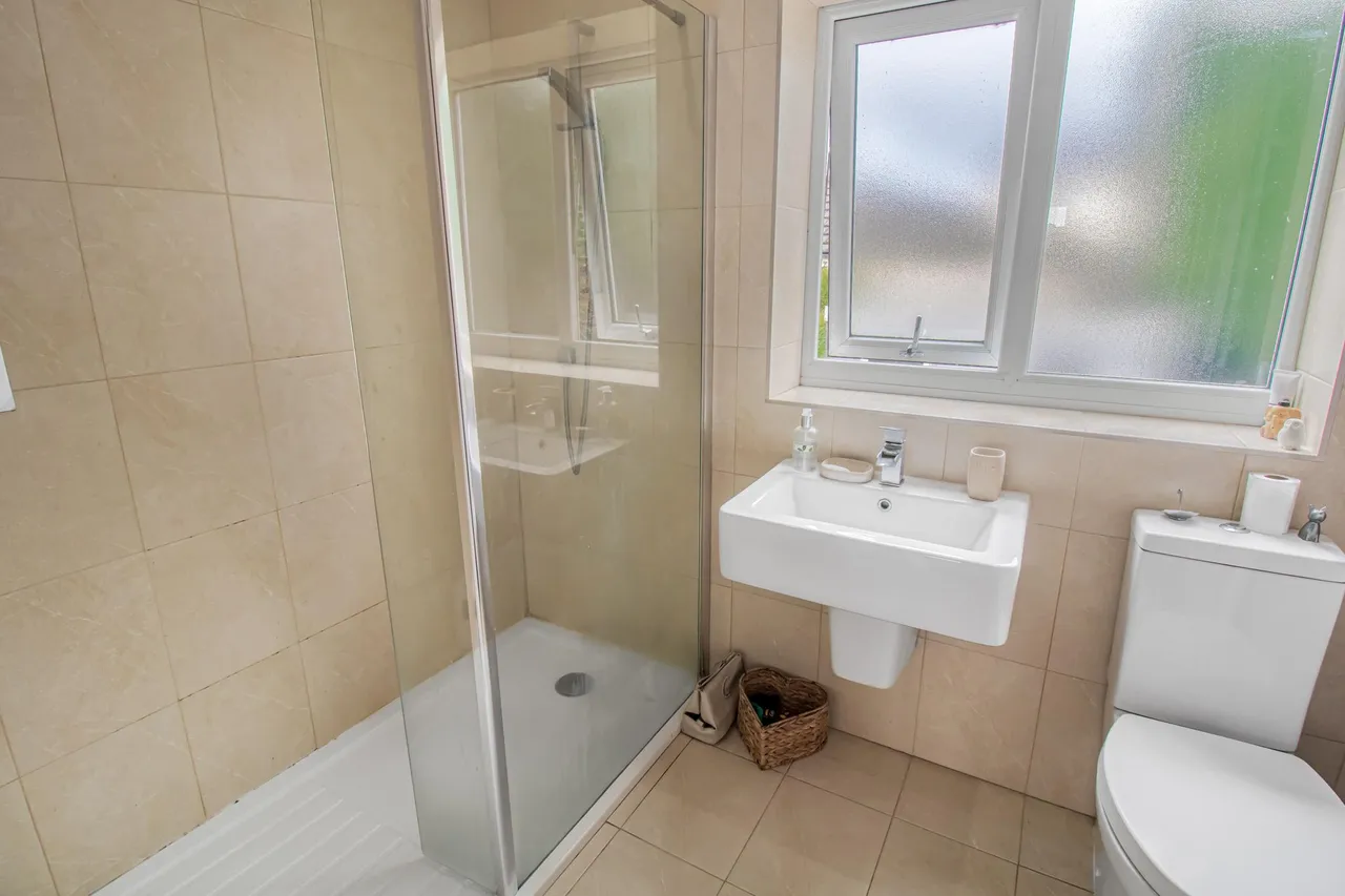 Farm View, New Tupton, S42, photo 25
