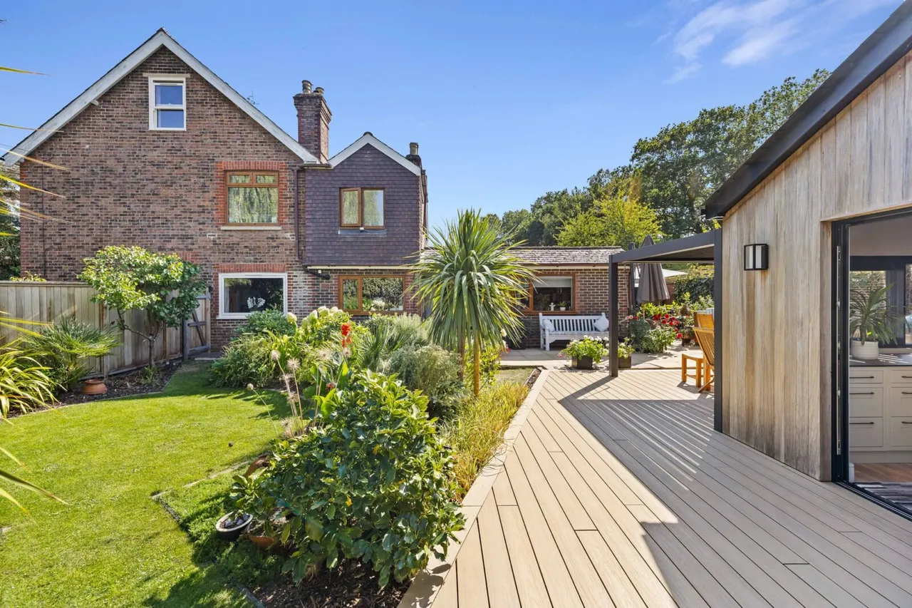 Redehall Road, Smallfield, Horley, Horley, RH6 9QL, photo 5