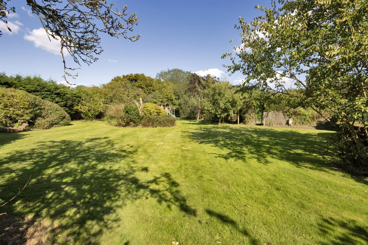 Main Road, Westerham, photo 26