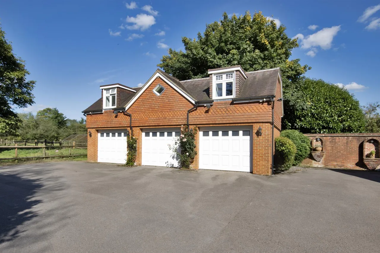 Main Road, Westerham, photo 39