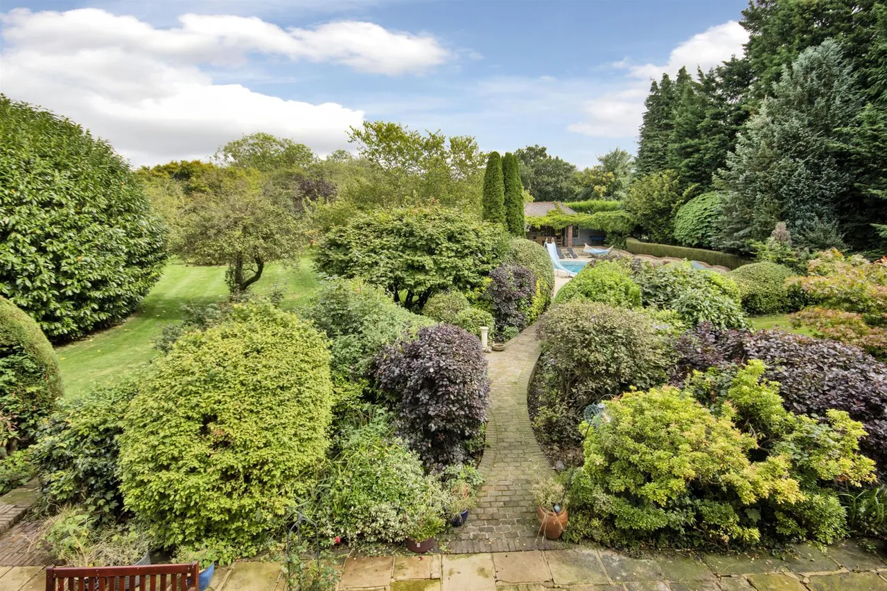 Main Road, Westerham, photo 7