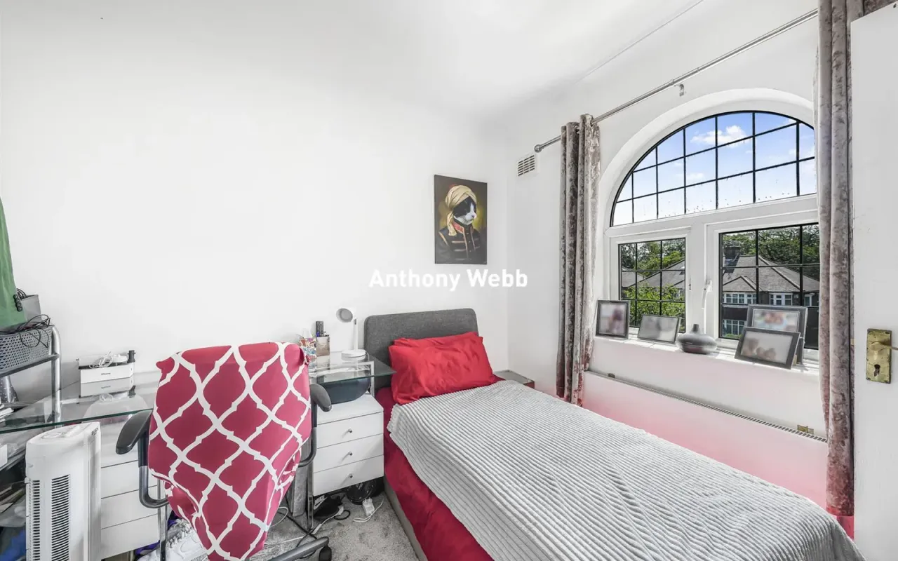 Morton Way, Southgate, N14, photo 18