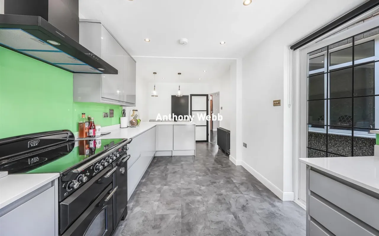Morton Way, Southgate, N14, photo 9