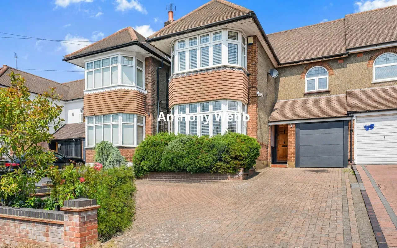 3 bed house for sale — Morton Way, Southgate, N14