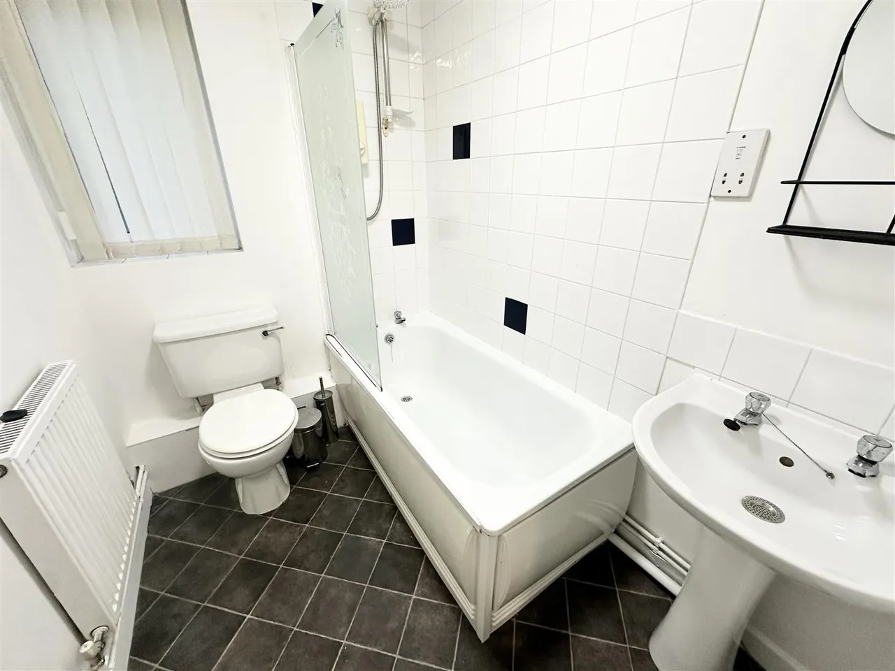 Francine Close, Liverpool, L3, photo 8