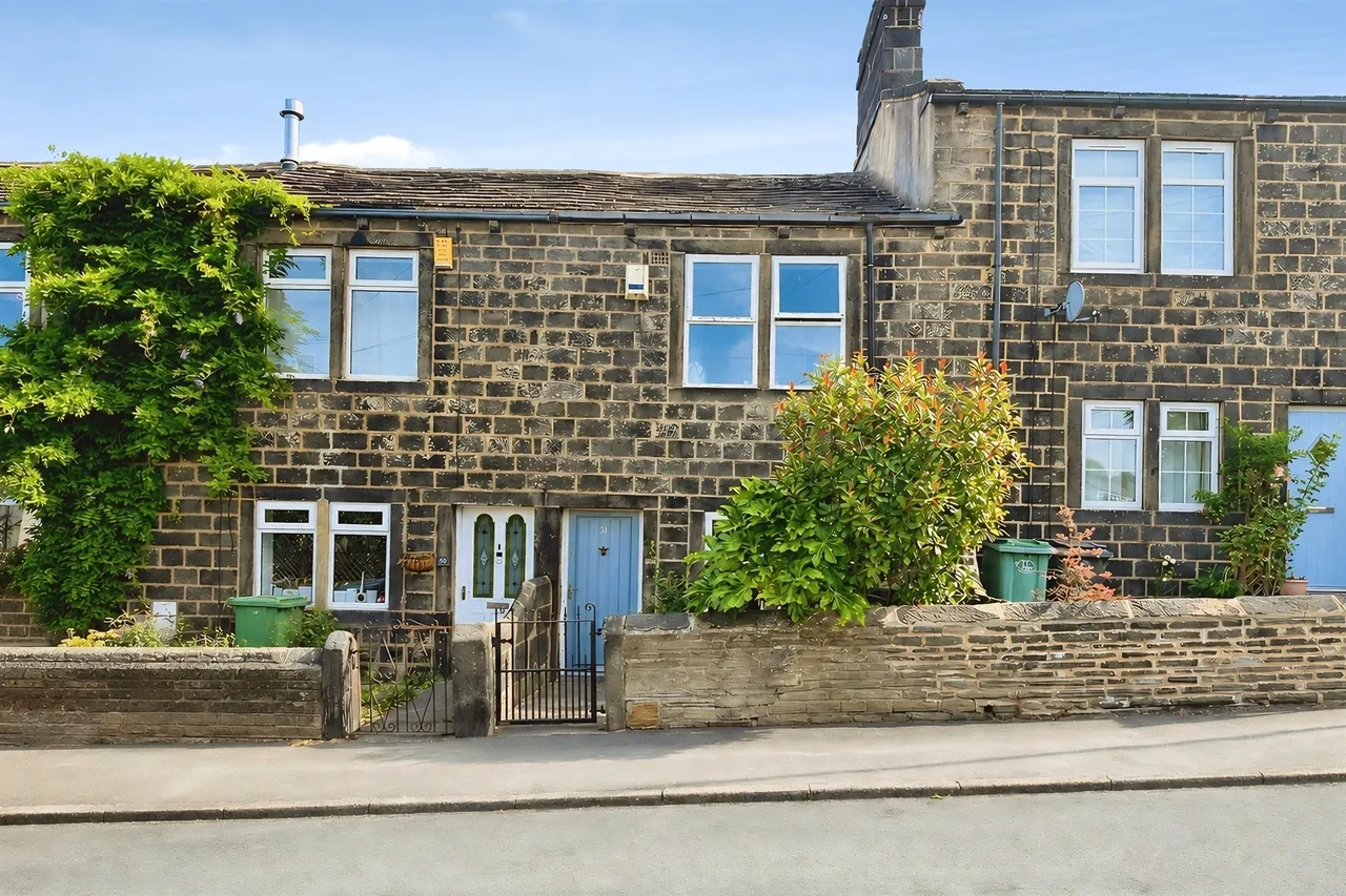 2 bed house for sale — Canada Road, Rawdon, Leeds