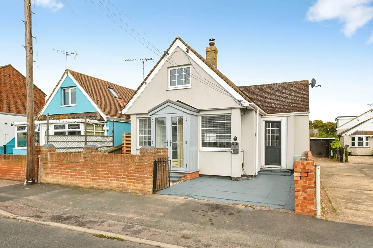 2 bed house for sale, Golf Green Road, Jaywick, CO15
